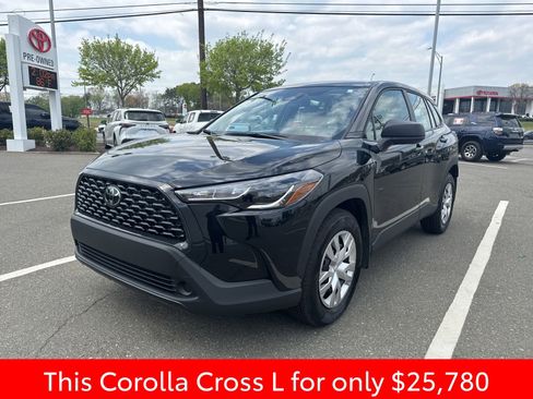 Used 2025 Toyota Corolla Cross L image 11
