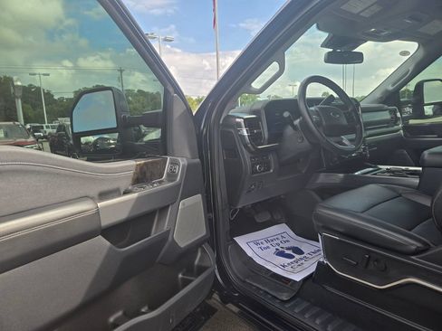 Used 2023 Ford F250 Lariat w/ Lariat Ultimate Package AWD/4WD image 6