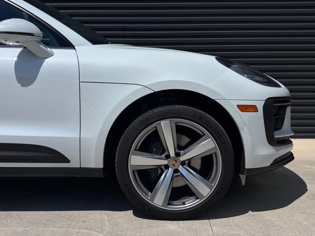 Certified 2024 Porsche Macan AWD/4WD image 11