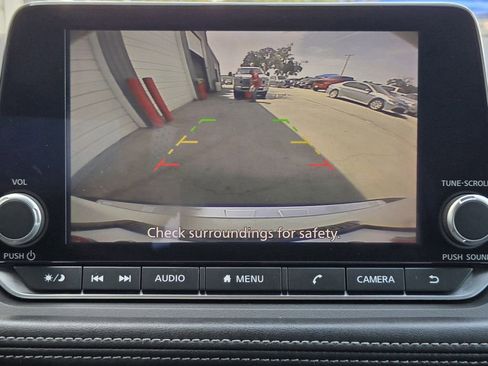 Used 2023 Nissan Rogue SV FWD image 19