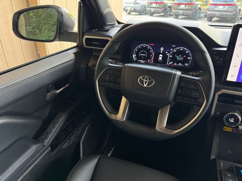 Used 2025 Toyota Tacoma Limited AWD/4WD image 45