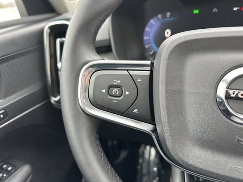 Certified 2025 Volvo XC40 B5 Core image 24