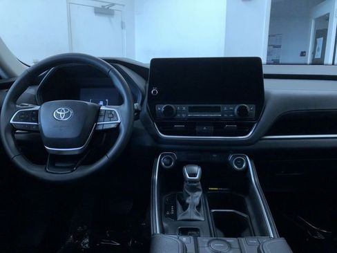 Used 2026 Toyota Grand Highlander AWD image 18