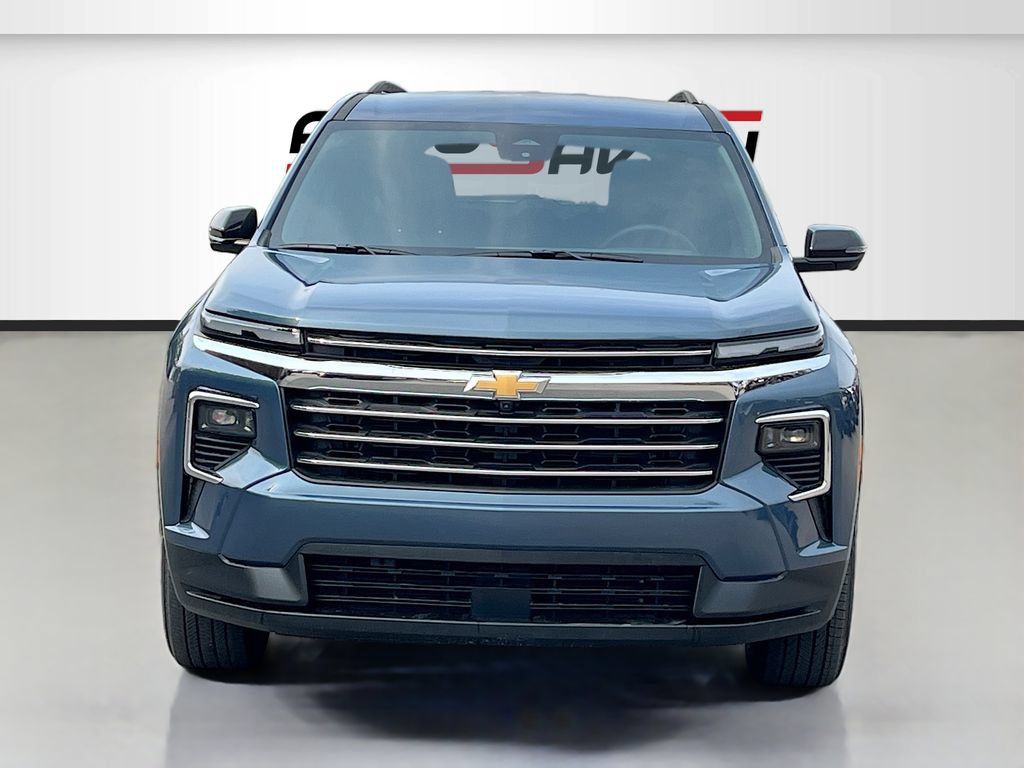 Used 2026 Chevrolet Traverse LT w/ Driver Confidence Package AWD/4WD image 2