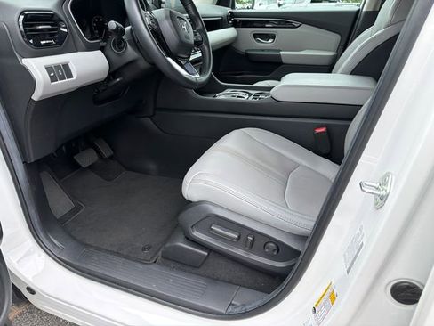 Used 2025 Honda Pilot EX-L image 9