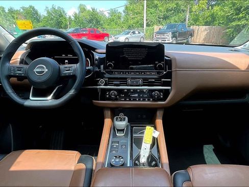Used 2023 Nissan Pathfinder Platinum AWD/4WD image 5