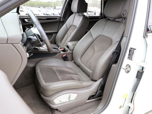 Used 2021 Porsche Macan image 14