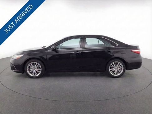 Used 2016 Toyota Camry LE image 11