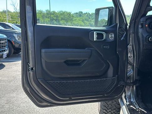 Certified 2026 Jeep Gladiator Mojave w/ Safety Group AWD/4WD image 12