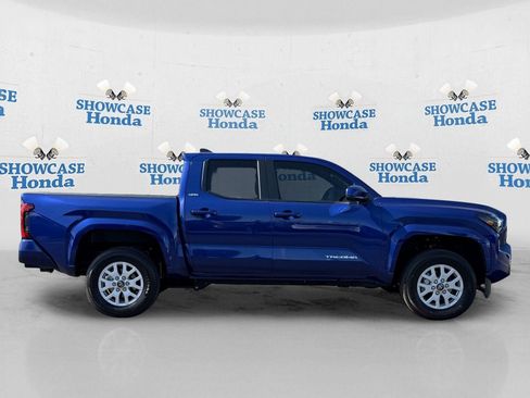 Used 2025 Toyota Tacoma SR5 AWD/4WD image 9