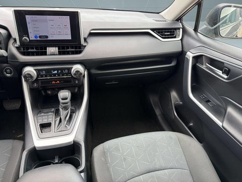 Used 2025 Toyota RAV4 XLE AWD/4WD image 28
