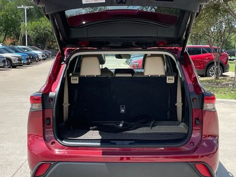 Used 2023 Toyota Highlander XLE FWD image 26