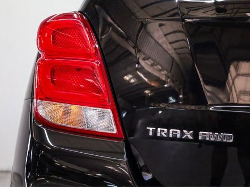 Used 2022 Chevrolet Trax LT w/ Midnight Edition image 6