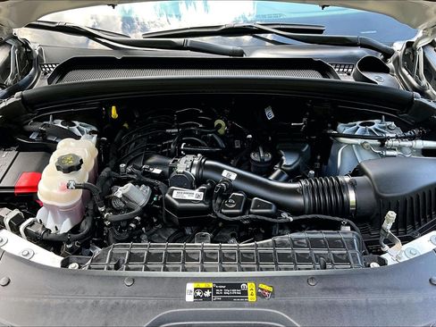 Used 2023 Jeep Grand Cherokee Laredo w/ Luxury Tech Group I AWD/4WD image 9