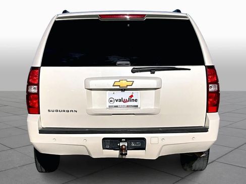 Used 2014 Chevrolet Suburban LTZ image 4