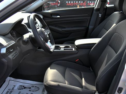 Used 2024 Nissan Altima 2.5 SV image 17