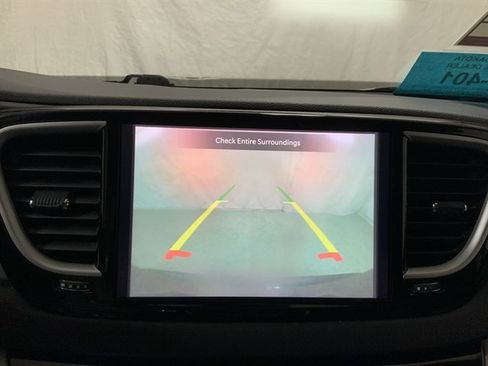 Used 2023 Chrysler Pacifica Touring-L FWD image 39