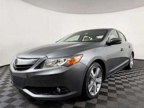 Used 2014 Acura ILX w/ Technology Package FWD image 2