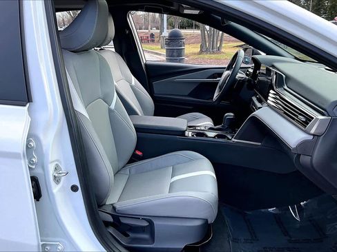 Used 2025 Toyota Camry SE image 8