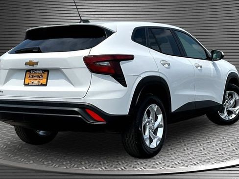 Used 2026 Chevrolet Trax LS w/ LS Convenience Package FWD image 6