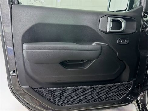 Used 2025 Jeep Wrangler Sport image 13