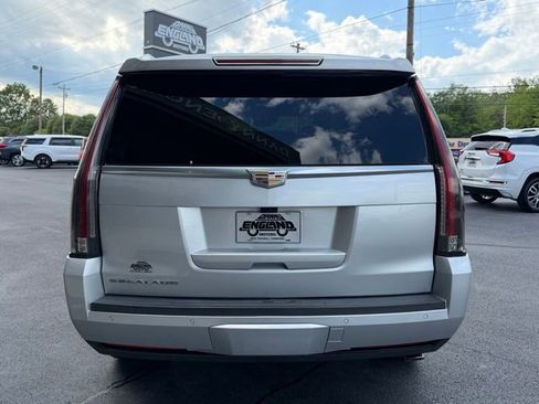 Used 2019 Cadillac Escalade Luxury AWD/4WD image 6