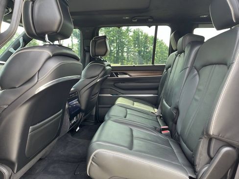 Used 2022 Jeep Grand Wagoneer Series II w/ Flexible Seating Group AWD/4WD image 22