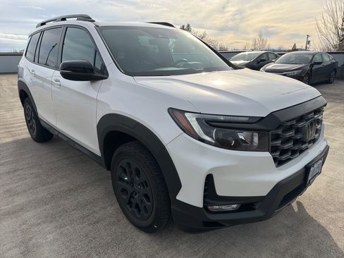 Used 2023 Honda Passport TrailSport image 3
