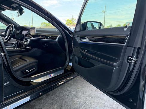 Used 2021 BMW 740i xDrive w/ M Sport Package AWD/4WD image 11
