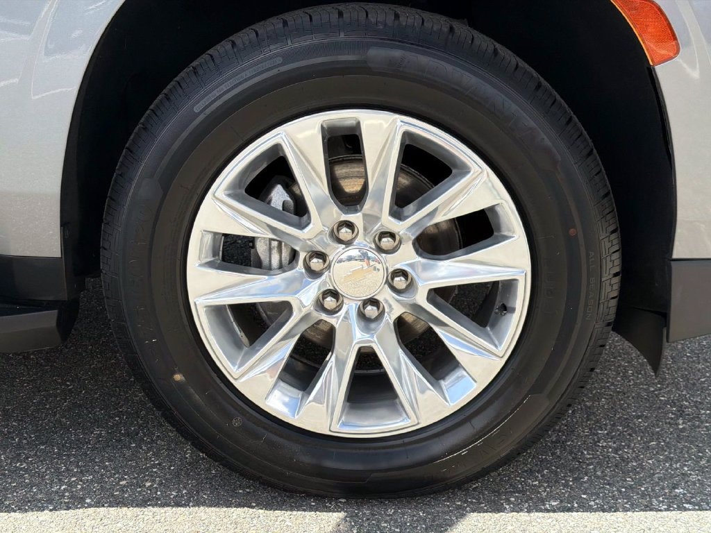 Used 2022 Chevrolet Suburban Premier AWD/4WD image 9