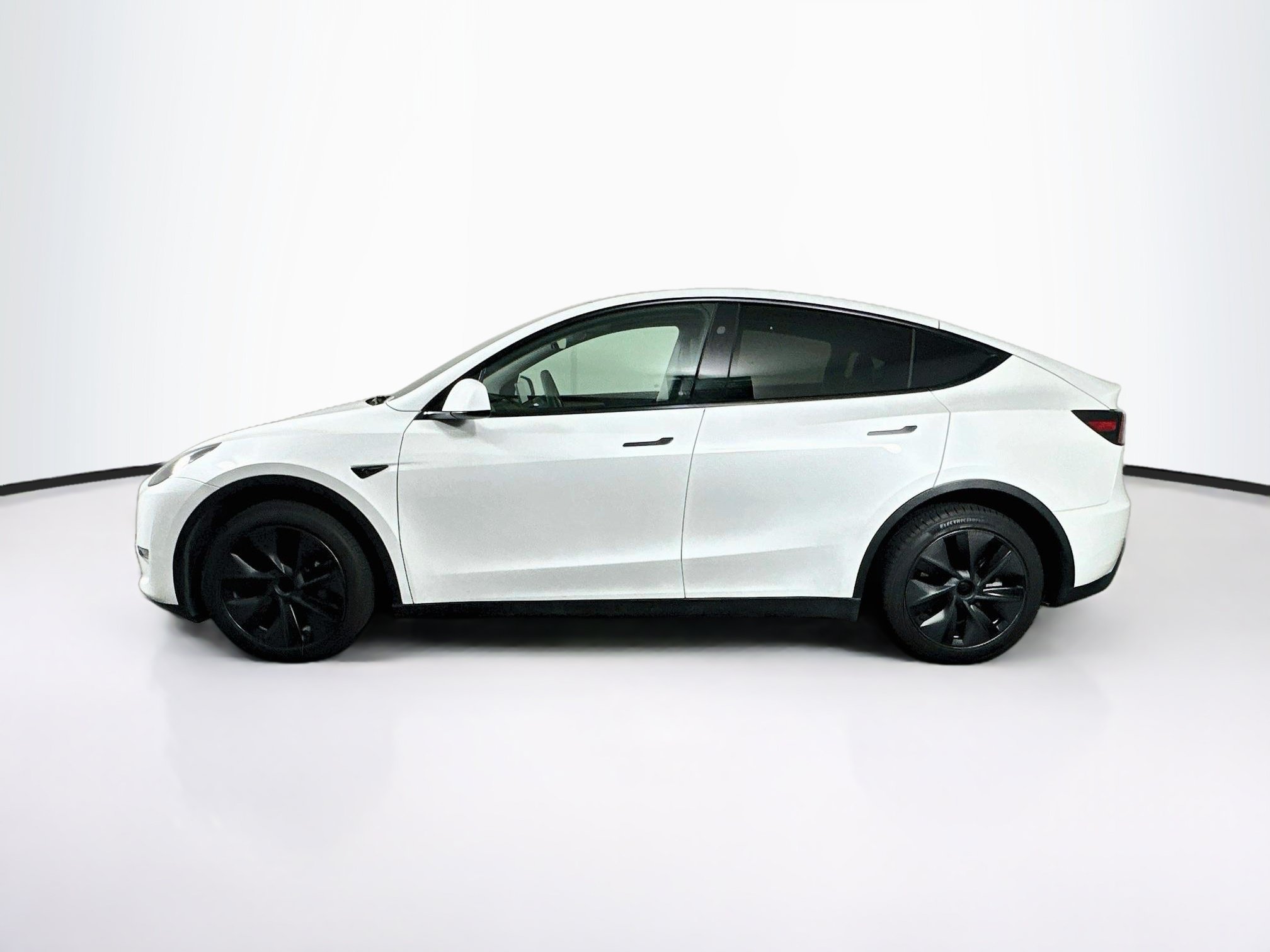 Used 2024 Tesla Model Y Long Range AWD/4WD image 4