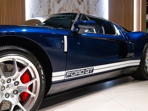Used 2006 Ford GT RWD image 24