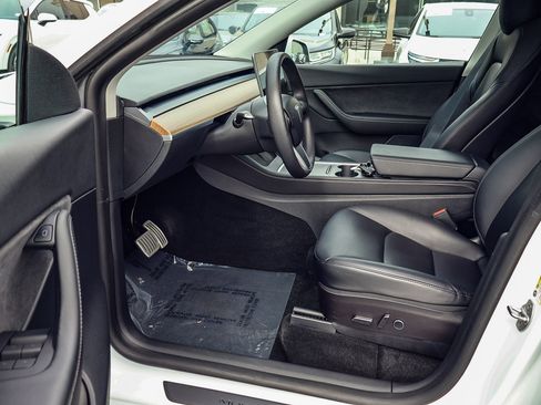 Used 2022 Tesla Model Y Performance image 2