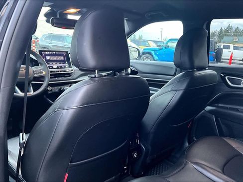 Used 2024 Jeep Compass Trailhawk image 12