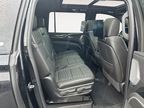 Used 2021 Cadillac Escalade ESV Sport Platinum image 11