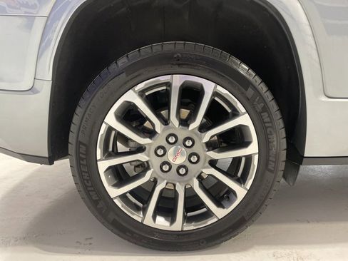 Used 2023 GMC Acadia Denali image 9