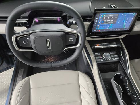 New 2026 Lincoln Nautilus Premier image 15