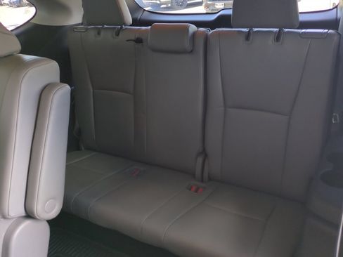 Used 2020 Toyota Highlander XLE AWD/4WD image 17