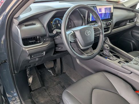 Certified 2025 Toyota Grand Highlander FWD image 13