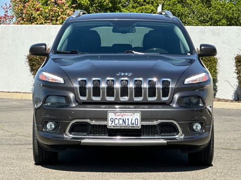 Used 2018 Jeep Cherokee Overland AWD/4WD image 10