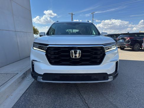 Used 2025 Honda Pilot Elite image 4