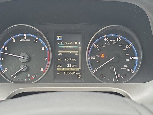 Used 2018 Toyota RAV4 XLE AWD/4WD image 17