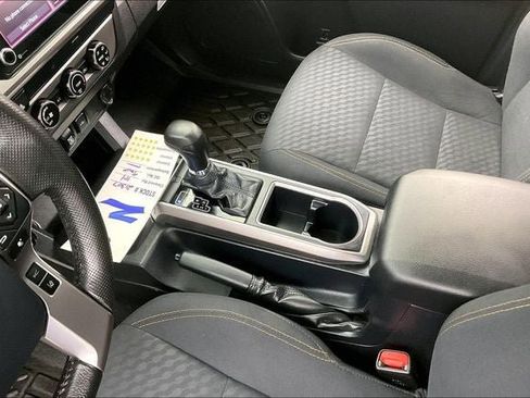 Used 2020 Toyota Tacoma SR5 AWD/4WD image 15