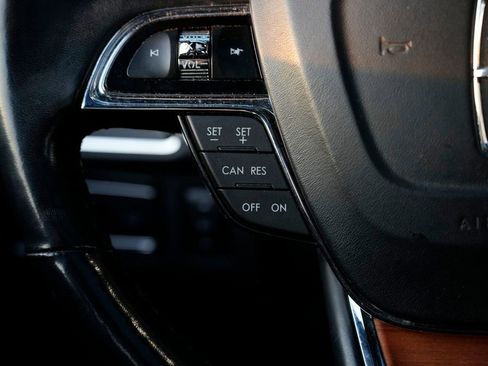 Used 2019 Lincoln Navigator Select image 48