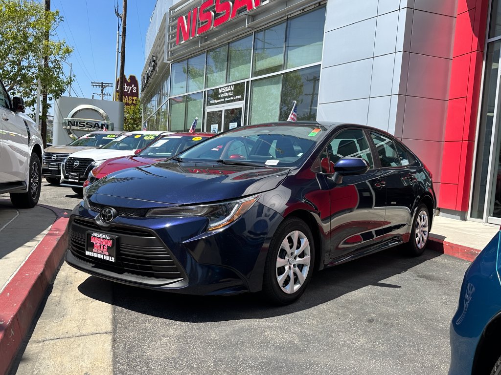 Used 2023 Toyota Corolla LE FWD image 2