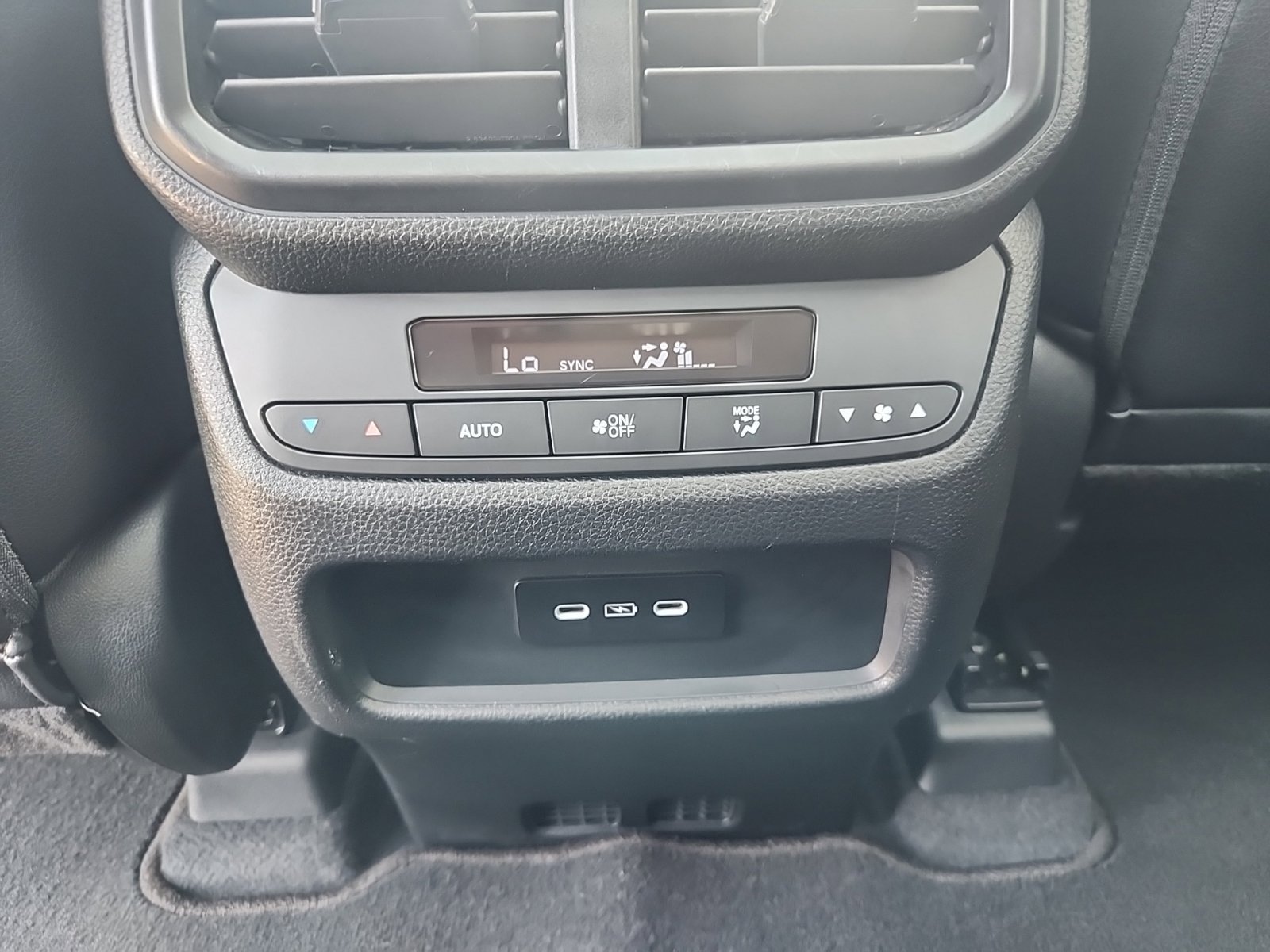 Used 2025 Honda Pilot Touring image 35