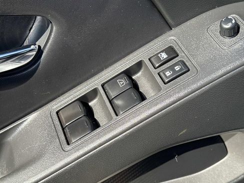 Used 2022 Nissan Frontier SV image 18