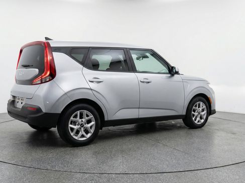 Used 2025 Kia Soul LX w/ LX Technology Package image 9