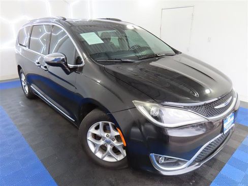 Used 2020 Chrysler Pacifica Limited image 5