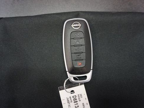 Used 2023 Nissan Rogue SL FWD image 17